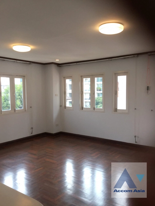  3 Bedrooms  Townhouse For Rent in Sukhumvit, Bangkok  near BTS Phrom Phong (1818235)