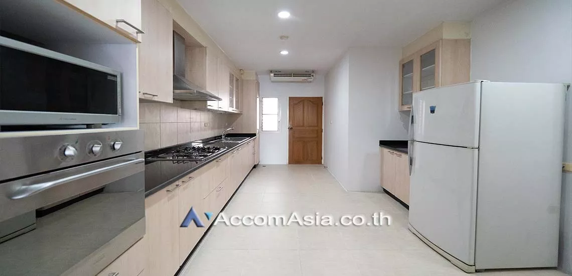 Pet friendly |  3 Bedrooms  Apartment For Rent in Sukhumvit, Bangkok  near BTS Nana (1418285)