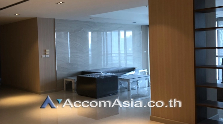  3 Bedrooms  Condominium For Rent in Sathorn, Bangkok  near MRT Khlong Toei (1518427)