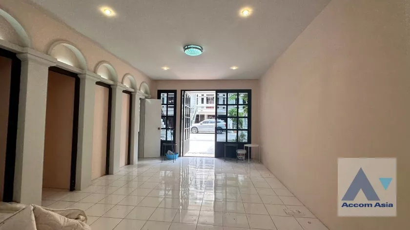 Home Office, Pet friendly |  4 Bedrooms  Townhouse For Rent in Sukhumvit, Bangkok  near BTS Phrom Phong (1818447)