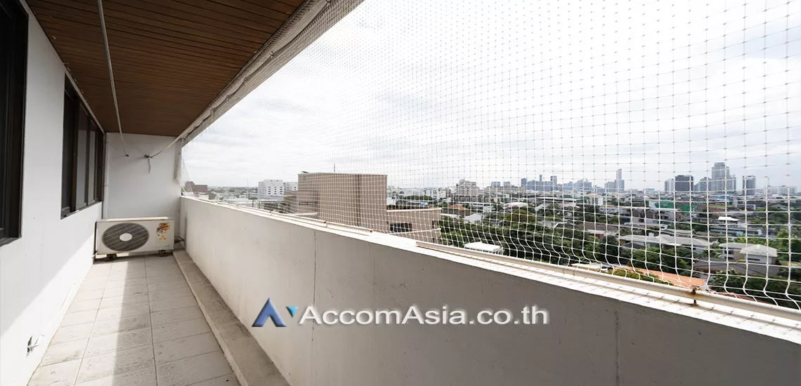  3 Bedrooms  Condominium For Rent in Sukhumvit, Bangkok  near BTS Ekkamai (1518455)