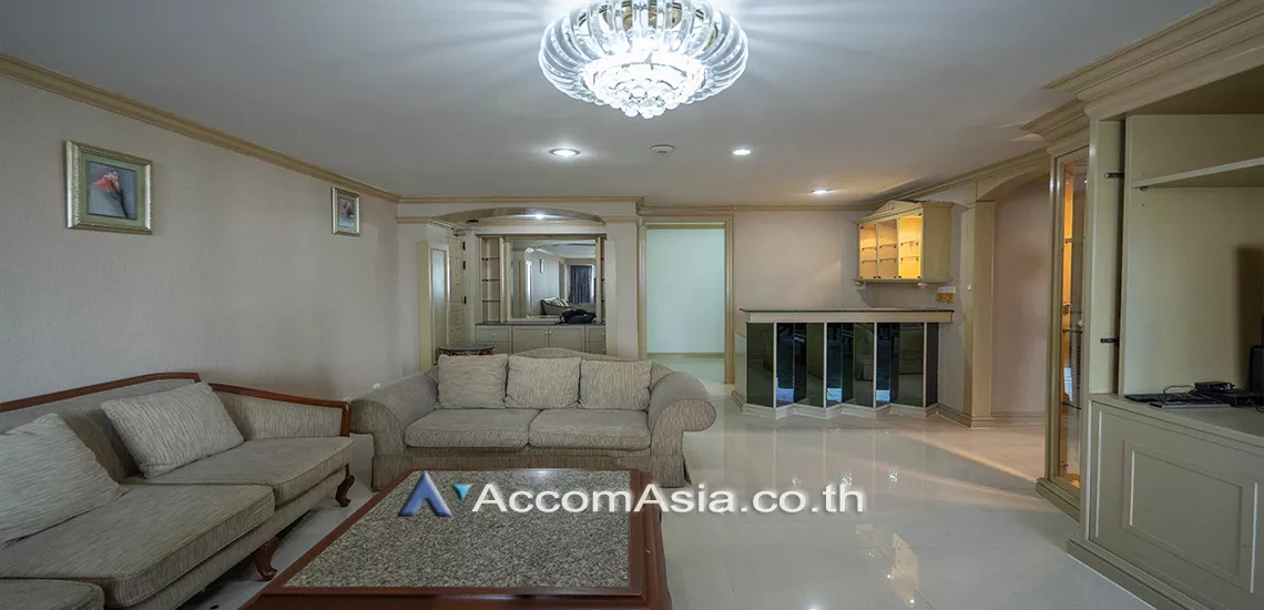  3 Bedrooms  Condominium For Rent in Sukhumvit, Bangkok  near BTS Ekkamai (1518455)