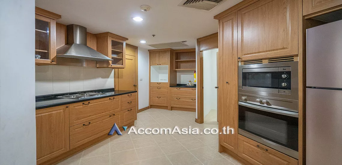  3 Bedrooms  Apartment For Rent in Sukhumvit, Bangkok  near BTS Phrom Phong (1418486)