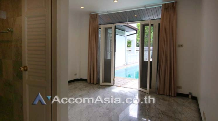 Home Office, Private Swimming Pool house for rent in Sukhumvit, Bangkok Code 2318549