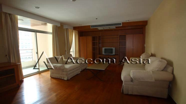 Pet friendly |  2 Bedrooms  Condominium For Rent in Ploenchit, Bangkok  near BTS Chitlom (1518621)