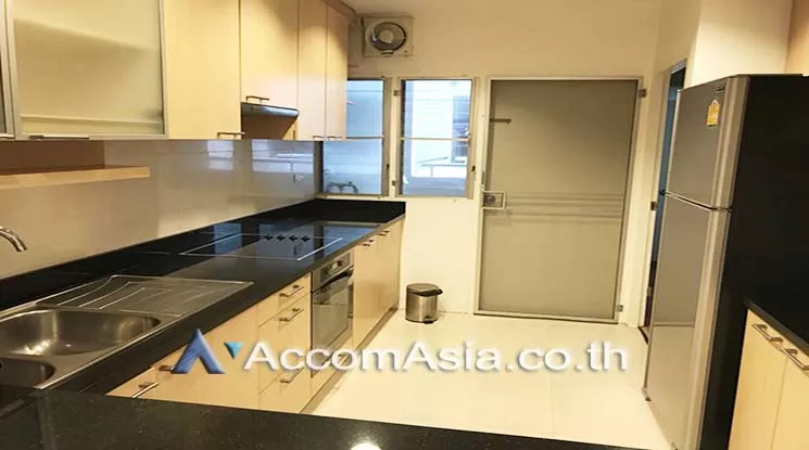 Big Balcony, Pet friendly |  3 Bedrooms  Apartment For Rent in Sukhumvit, Bangkok  near BTS Phrom Phong (10161)