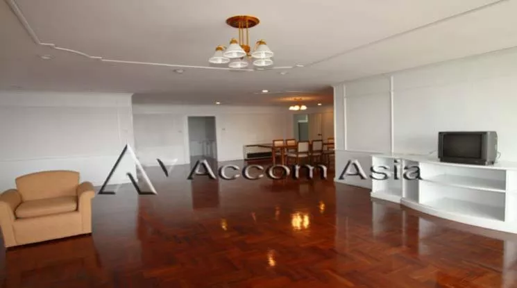 Pet friendly |  3 Bedrooms  Apartment For Rent in Sukhumvit, Bangkok  near BTS Ekkamai (1518675)