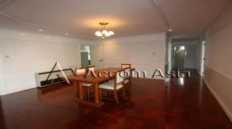 Pet friendly |  3 Bedrooms  Apartment For Rent in Sukhumvit, Bangkok  near BTS Ekkamai (1518675)