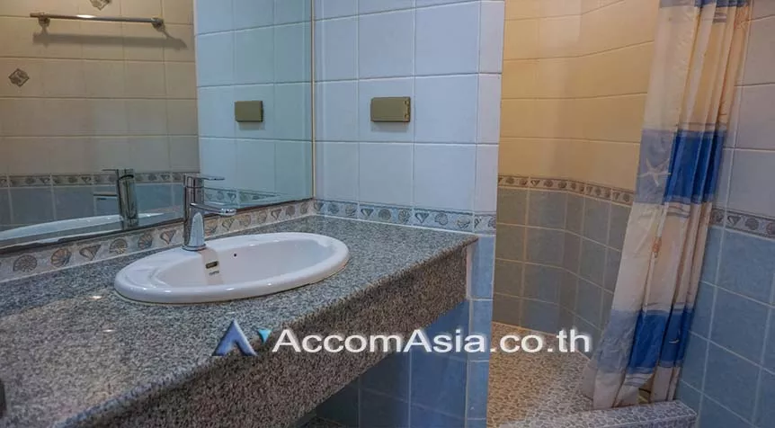  1 Bedroom  Condominium For Sale in Sukhumvit, Bangkok  near BTS Thong Lo (1518681)