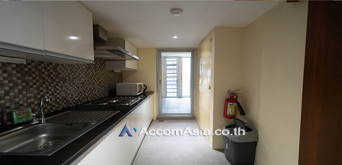  2 Bedrooms  Apartment For Rent in Silom, Bangkok  near BTS Sala Daeng - MRT Silom (1418704)