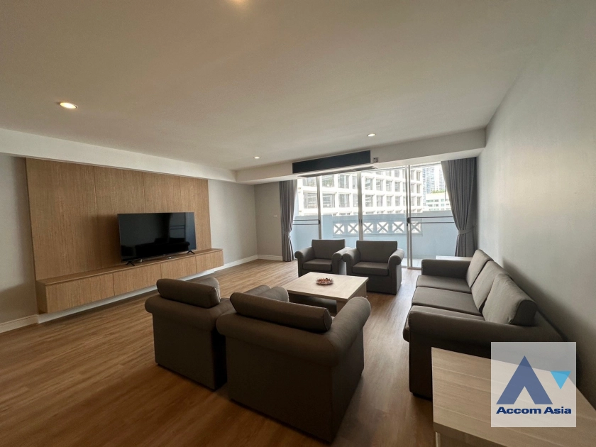 Pet friendly |  Newly renovated modern style living place Apartment  4 Bedroom for Rent MRT Sukhumvit in Sukhumvit Bangkok