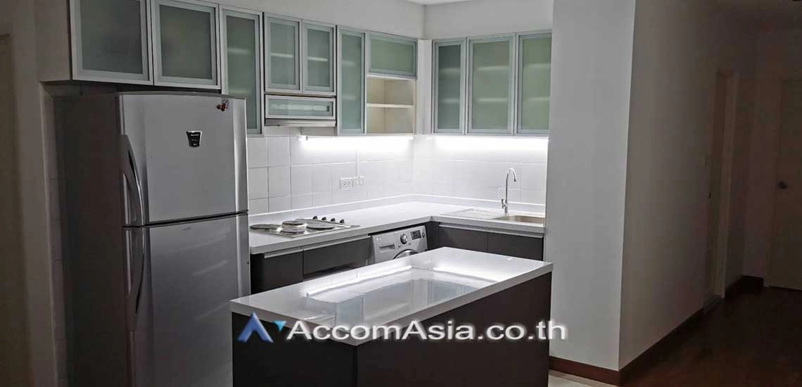  3 Bedrooms  Condominium For Rent in Sukhumvit, Bangkok  near BTS Nana (1518921)