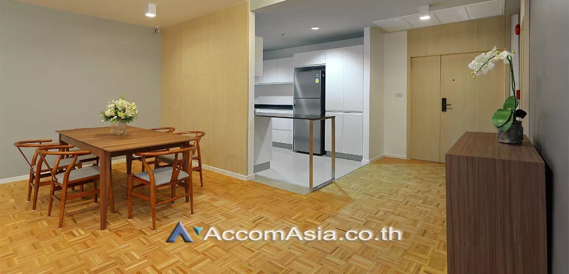  3 Bedrooms  Apartment For Rent in Sukhumvit, Bangkok  near BTS Phrom Phong (1419034)