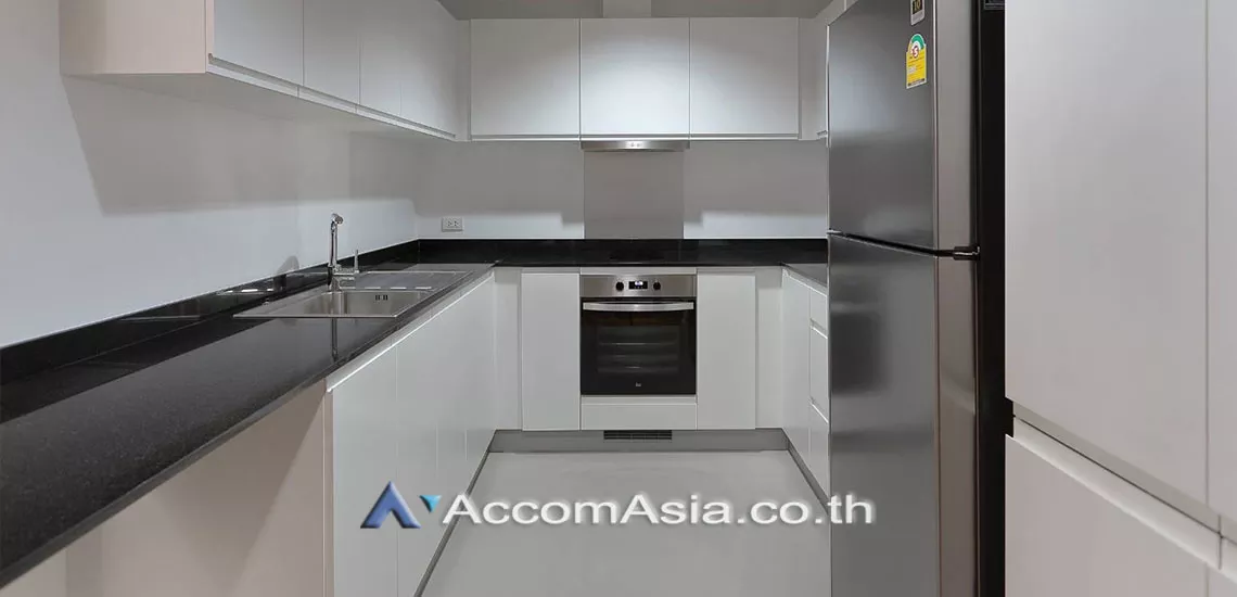  3 Bedrooms  Apartment For Rent in Sukhumvit, Bangkok  near BTS Phrom Phong (1419034)