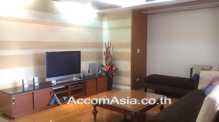  3 Bedrooms  Condominium For Rent in Sukhumvit, Bangkok  near BTS Phrom Phong (1519142)