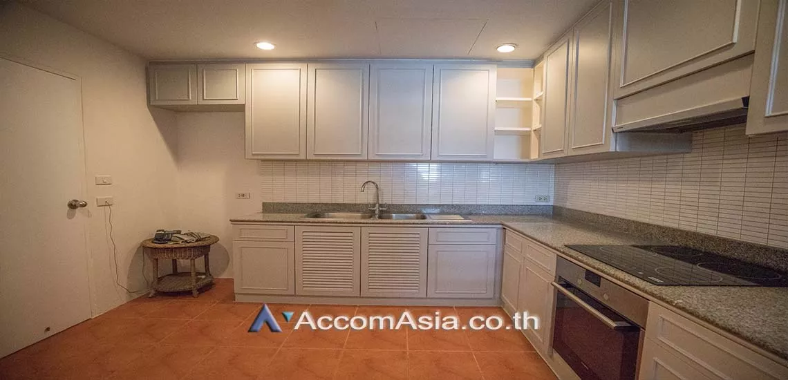  3 Bedrooms  Condominium For Rent in Sukhumvit, Bangkok  near BTS Ekkamai (1519223)