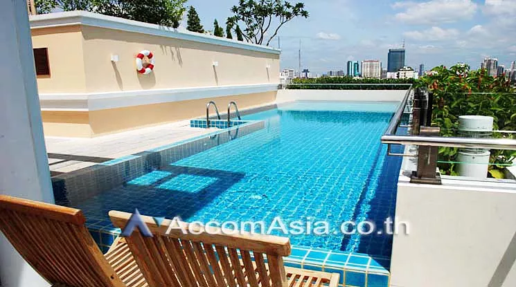  1 Bedroom  Condominium For Rent in Sukhumvit, Bangkok  near BTS Ekkamai (1519255)