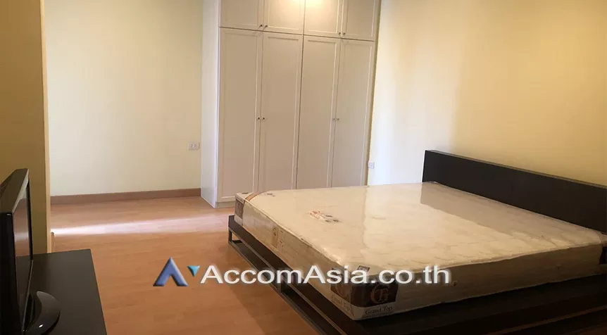  2 Bedrooms  Condominium For Rent in Sukhumvit, Bangkok  near BTS Ekkamai (1519278)