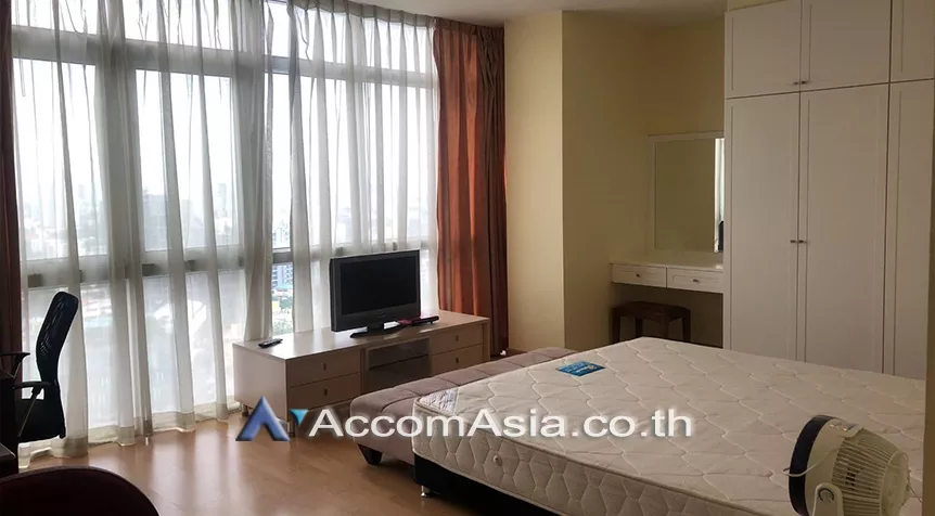  2 Bedrooms  Condominium For Rent in Sukhumvit, Bangkok  near BTS Ekkamai (1519278)