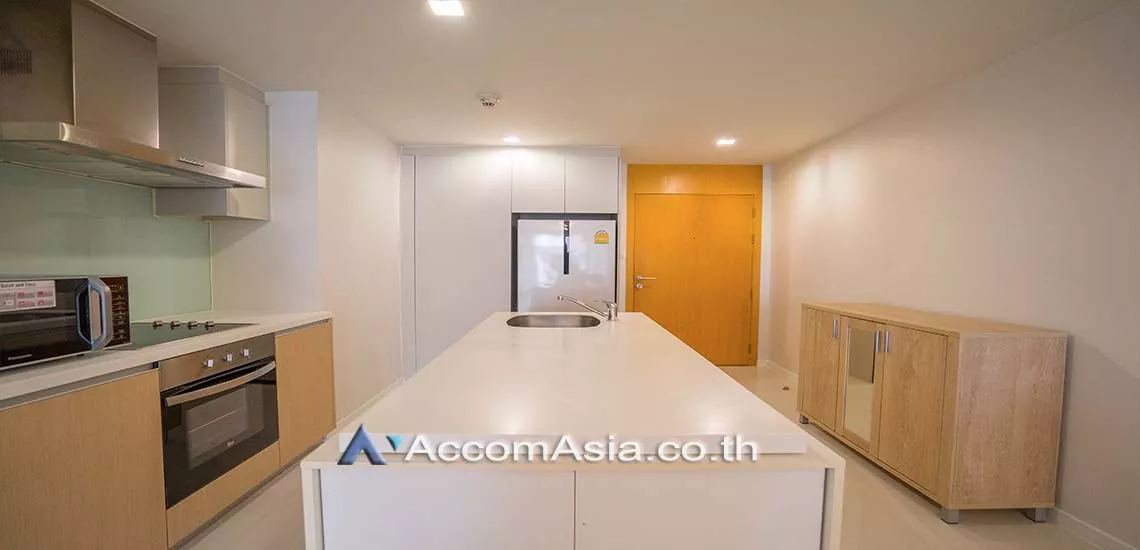  3 Bedrooms  Apartment For Rent in Sukhumvit, Bangkok  near BTS Phrom Phong (1419298)