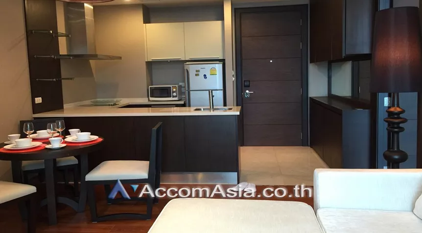  1 Bedroom  Condominium For Rent & Sale in Ploenchit, Bangkok  near BTS Ploenchit (1519364)