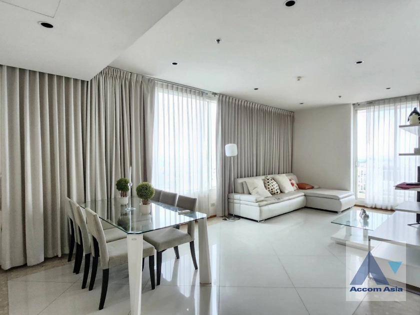  3 Bedrooms  Condominium For Rent in Sathorn, Bangkok  near BTS Chong Nonsi - BRT Sathorn (1519431)