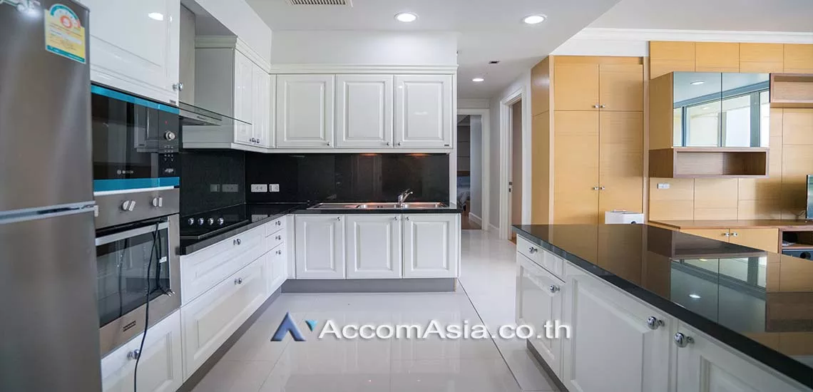  3 Bedrooms  Condominium For Rent in Sukhumvit, Bangkok  near BTS Phrom Phong (1519563)