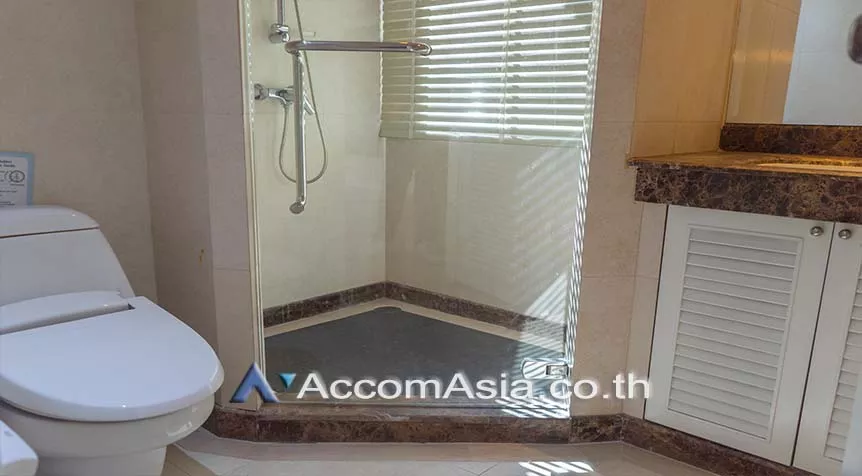 Pet friendly |  2 Bedrooms  Condominium For Rent in Sukhumvit, Bangkok  near BTS Ekkamai (1519569)