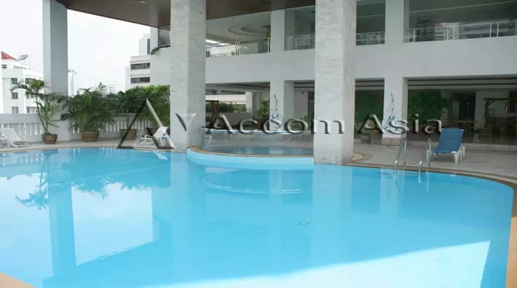  4 Bedrooms  Apartment For Rent in Sukhumvit, Bangkok  near BTS Asok - MRT Sukhumvit (1519710)