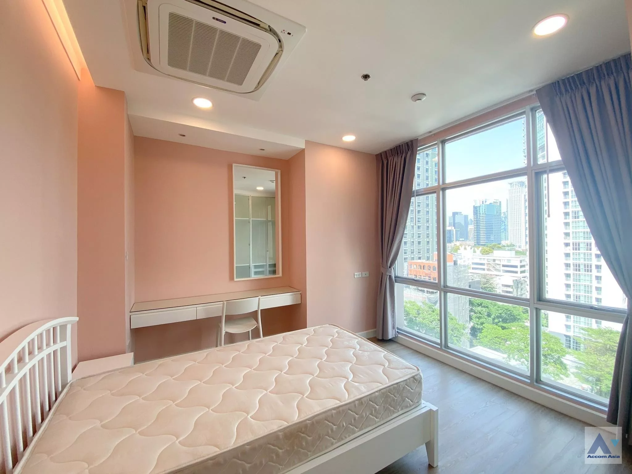 Pet friendly | Grand Langsuan Condominium