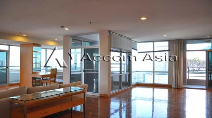 Pet friendly |  3 Bedrooms  Condominium For Rent in Ploenchit, Bangkok  near BTS Chitlom (1519719)