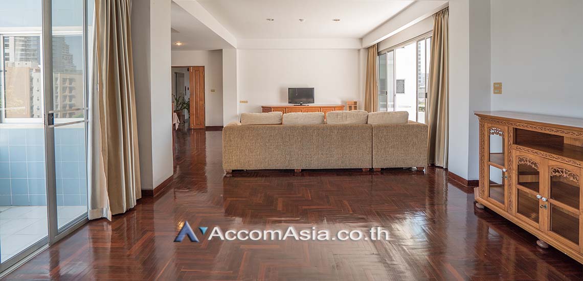  3 Bedrooms  Apartment For Rent in Sathorn, Bangkok  near BTS Chong Nonsi (1419727)