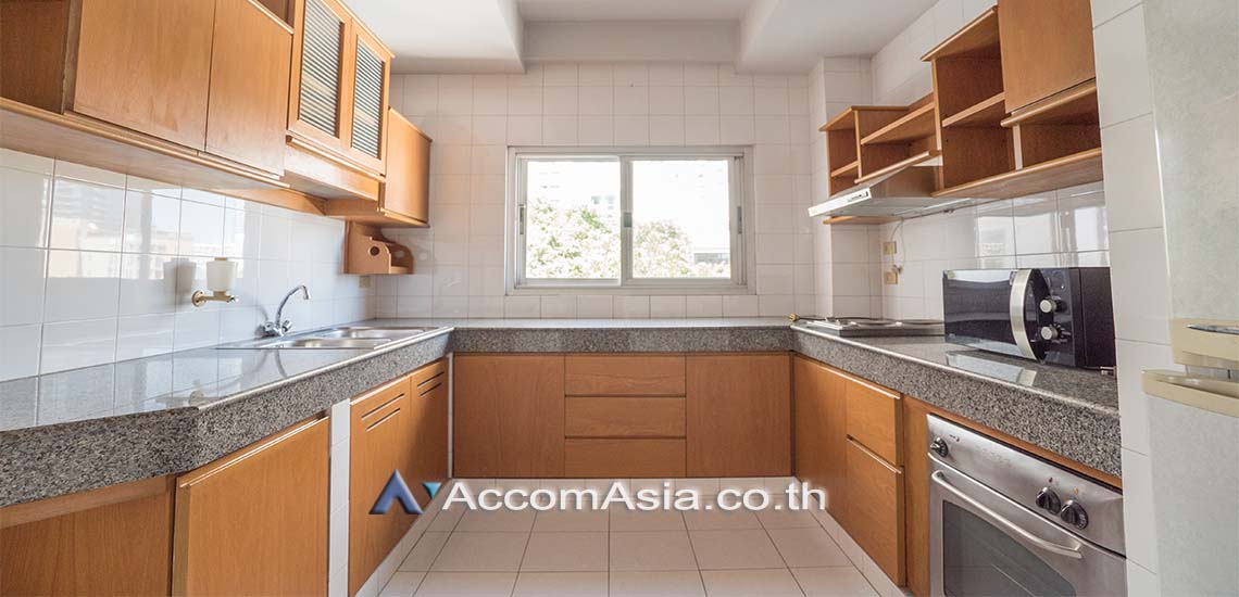  3 Bedrooms  Apartment For Rent in Sathorn, Bangkok  near BTS Chong Nonsi (1419727)