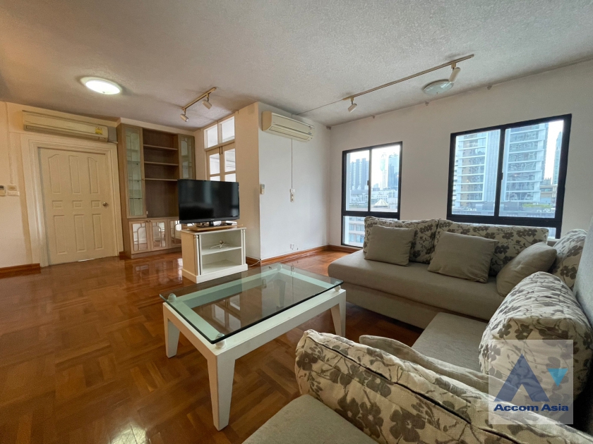 Pet friendly |  3 Bedrooms  Apartment For Rent in Ploenchit, Bangkok  near BTS Chitlom (1419740)