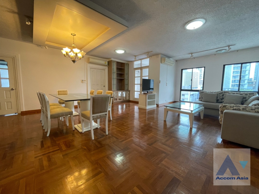 Pet friendly |  3 Bedrooms  Apartment For Rent in Ploenchit, Bangkok  near BTS Chitlom (1419740)