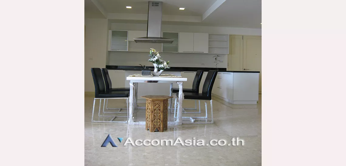  3 Bedrooms  Condominium For Rent in Sukhumvit, Bangkok  near BTS Ekkamai (1520073)