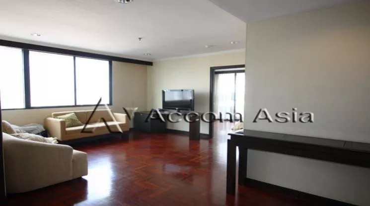  3 Bedrooms  Condominium For Rent in Sukhumvit, Bangkok  near BTS Nana (1520128)