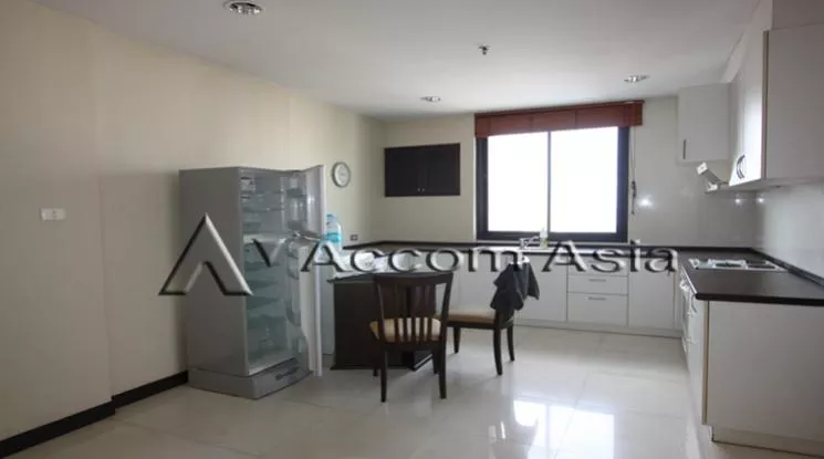  3 Bedrooms  Condominium For Rent in Sukhumvit, Bangkok  near BTS Nana (1520128)