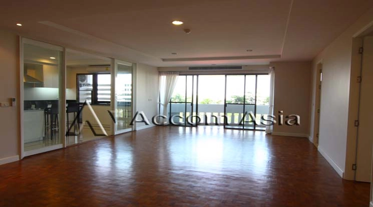  3 Bedrooms  Apartment For Rent in Sathorn, Bangkok  near BTS Chong Nonsi (1420171)