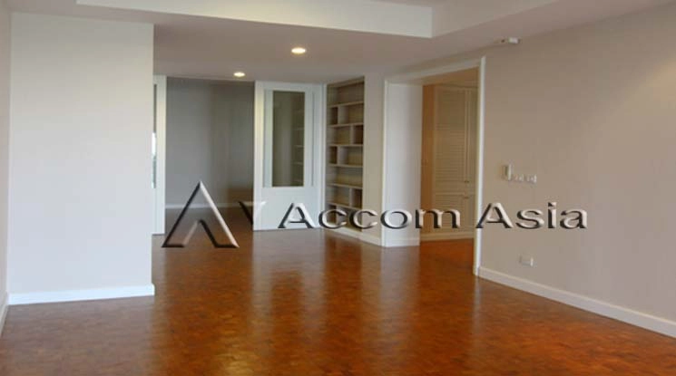  3 Bedrooms  Apartment For Rent in Sathorn, Bangkok  near BTS Chong Nonsi (1420171)