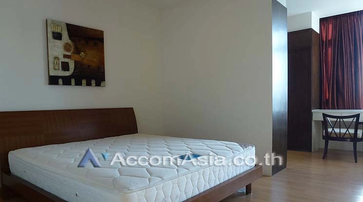  3 Bedrooms  Condominium For Rent in Sukhumvit, Bangkok  near BTS Ekkamai (1520290)