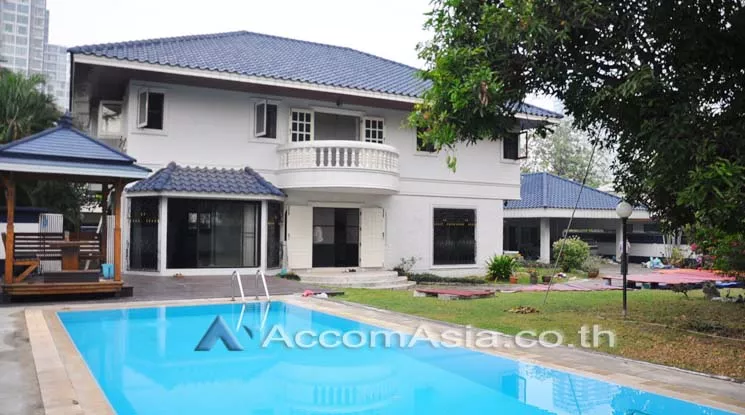  2  4 br House For Rent in sukhumvit ,Bangkok BTS Ekkamai 100069