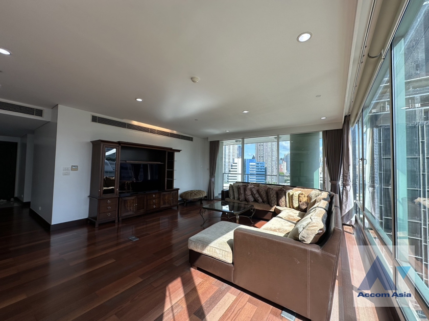 Big Balcony |  3 Bedrooms  Condominium For Rent & Sale in Ploenchit, Bangkok  near BTS Chitlom (1520530)