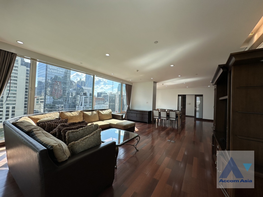 Big Balcony |  3 Bedrooms  Condominium For Rent & Sale in Ploenchit, Bangkok  near BTS Chitlom (1520530)