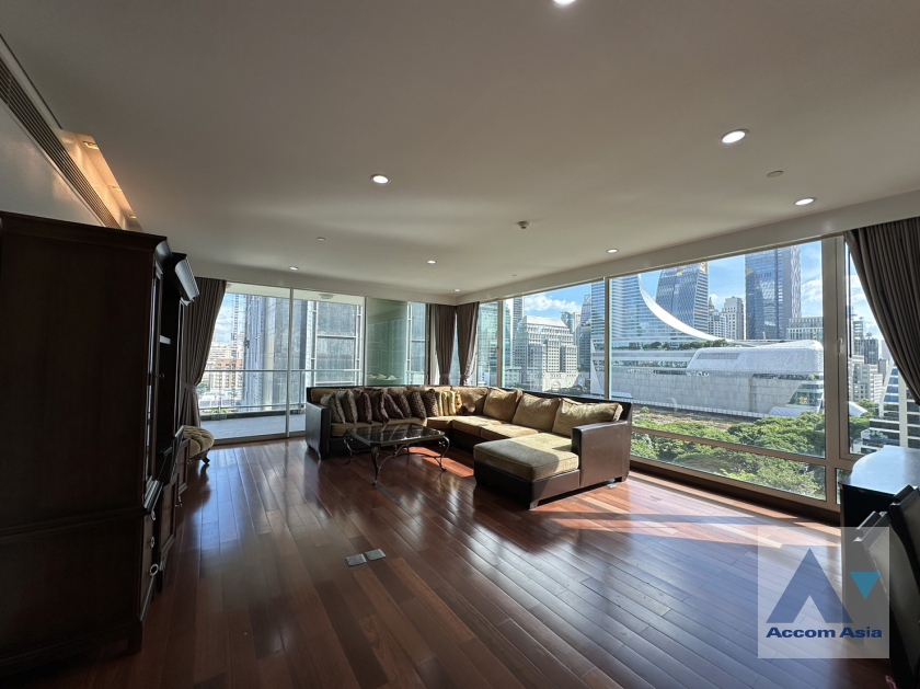 Big Balcony |  3 Bedrooms  Condominium For Rent & Sale in Ploenchit, Bangkok  near BTS Chitlom (1520530)