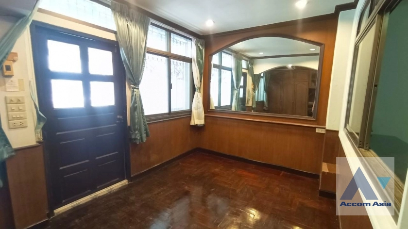 23  7 br Townhouse For Rent in sathorn ,Bangkok BTS Surasak 1520623