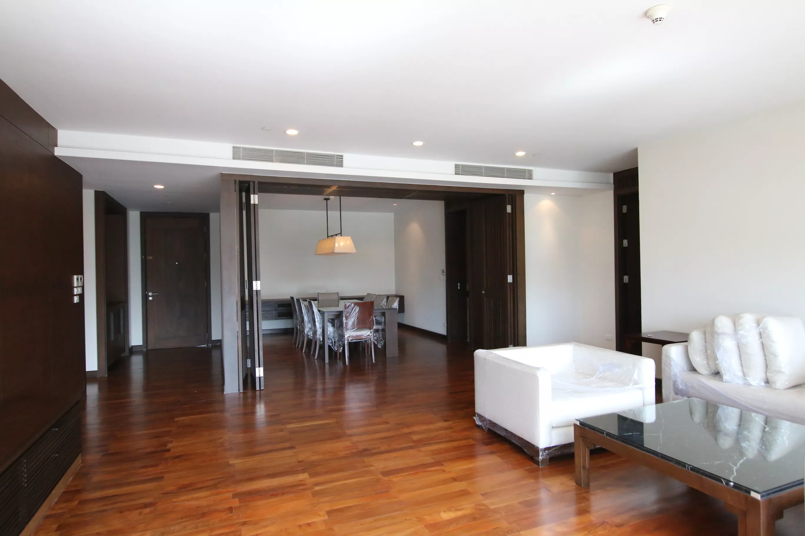  3 Bedrooms  Apartment For Rent in Sukhumvit, Bangkok  near BTS Thong Lo (1420737)