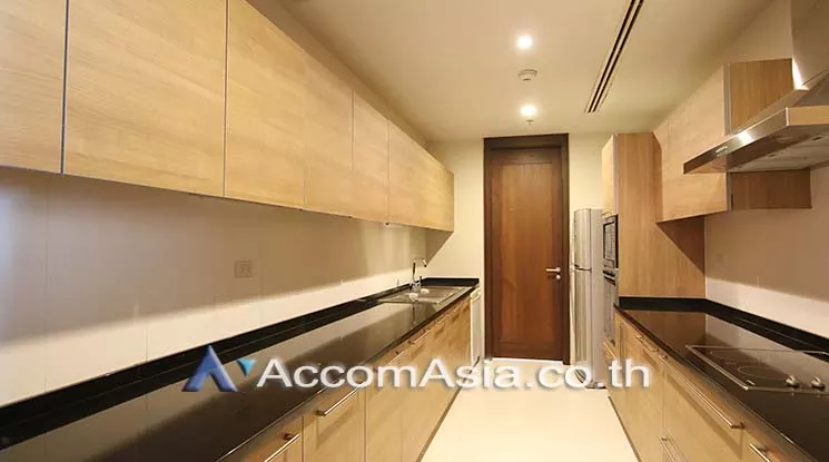  3 Bedrooms  Apartment For Rent in Sukhumvit, Bangkok  near BTS Thong Lo (1420737)