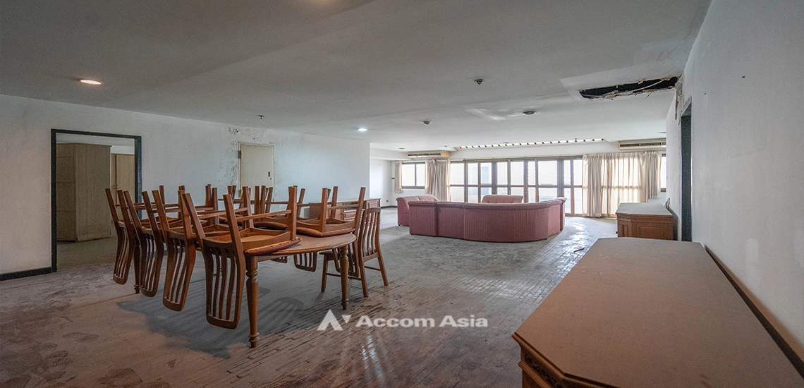  4 Bedrooms  Condominium For Rent in Sukhumvit, Bangkok  near BTS Nana (1520765)