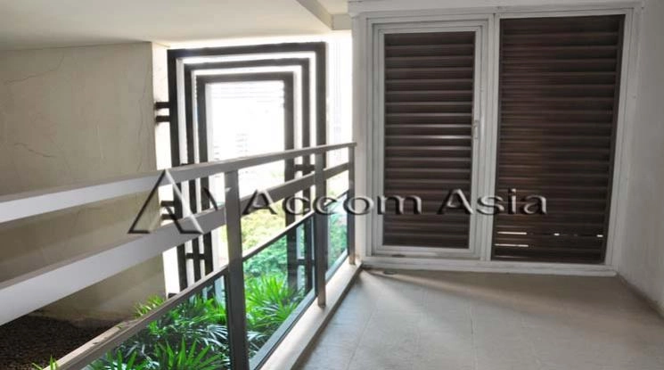  3 Bedrooms  Condominium For Rent in Ploenchit, Bangkok  near BTS Ploenchit (1520852)